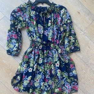 Beautiful women’s flower summer dress In sz 10 or petite women’s medium